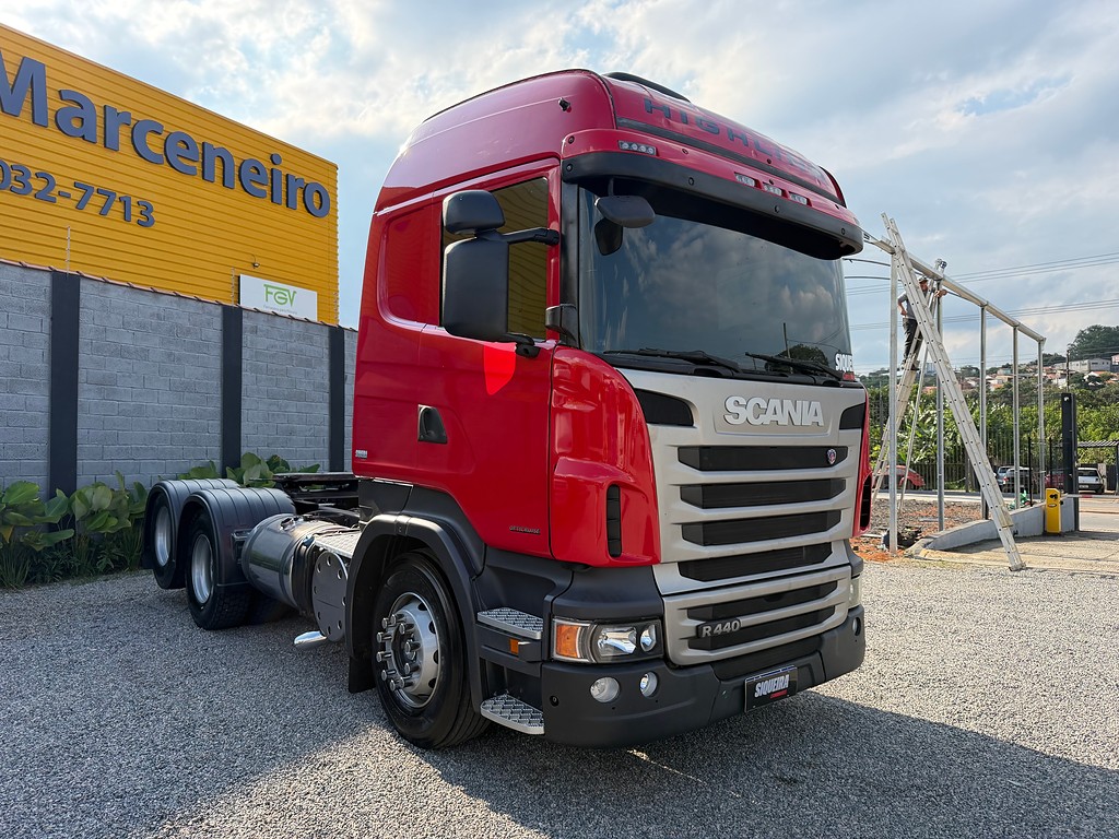 Caminhão SCANIA 440 Cavalo Mecânico ANO 2013 de Siqueira Caminhões em São Paulo