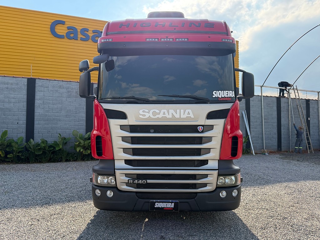 Caminhão SCANIA 440 Cavalo Mecânico ANO 2013 de Siqueira Caminhões em São Paulo