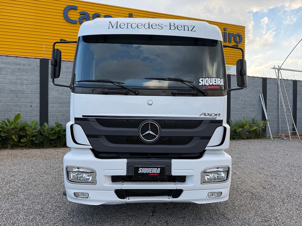 Caminhão MERCEDES BENZ MB 1933 Cavalo Mecânico ANO 2012 de Siqueira Caminhões em São Paulo