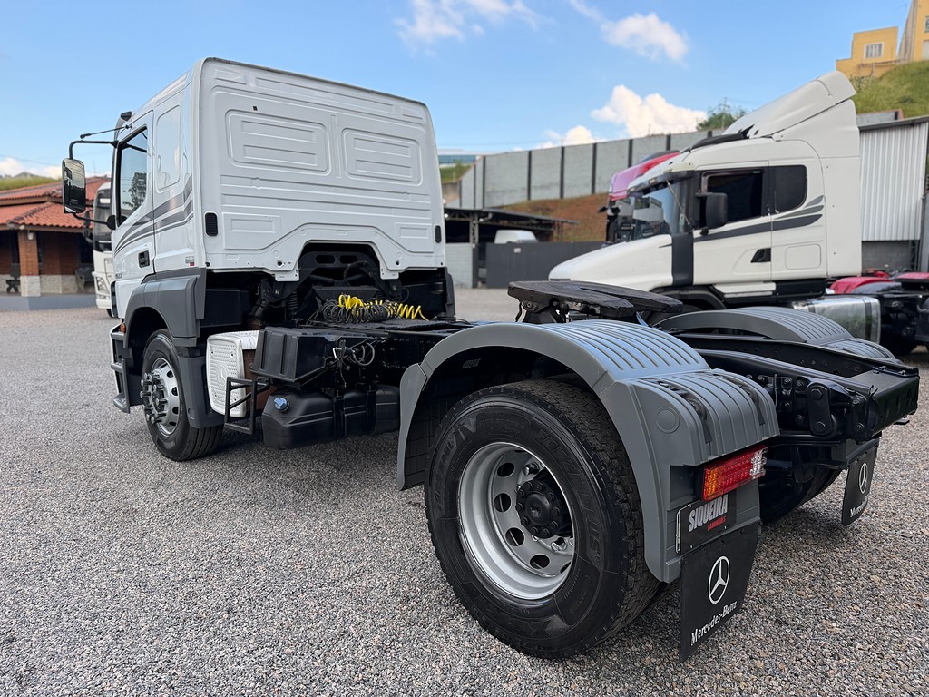 Caminhão MERCEDES BENZ MB 1933 Cavalo Mecânico ANO 2012 de Siqueira Caminhões em São Paulo