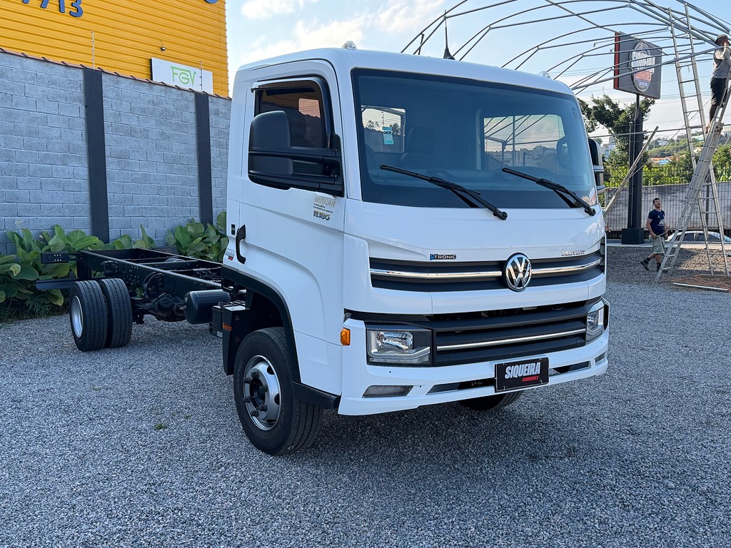 Caminhão VOLKSWAGEN VW 11180 Chassis ANO 2024 de Siqueira Caminhões em São Paulo