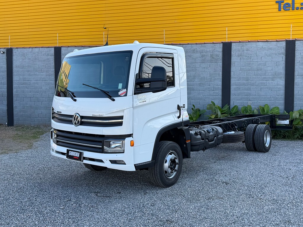 Caminhão VOLKSWAGEN VW 11180 Chassis ANO 2024 de Siqueira Caminhões em São Paulo