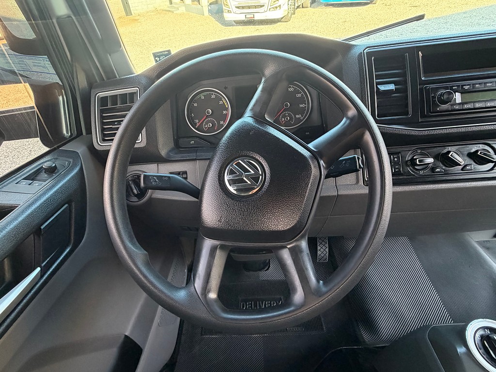 Caminhão VOLKSWAGEN VW 11180 Chassis ANO 2024 de Siqueira Caminhões em São Paulo