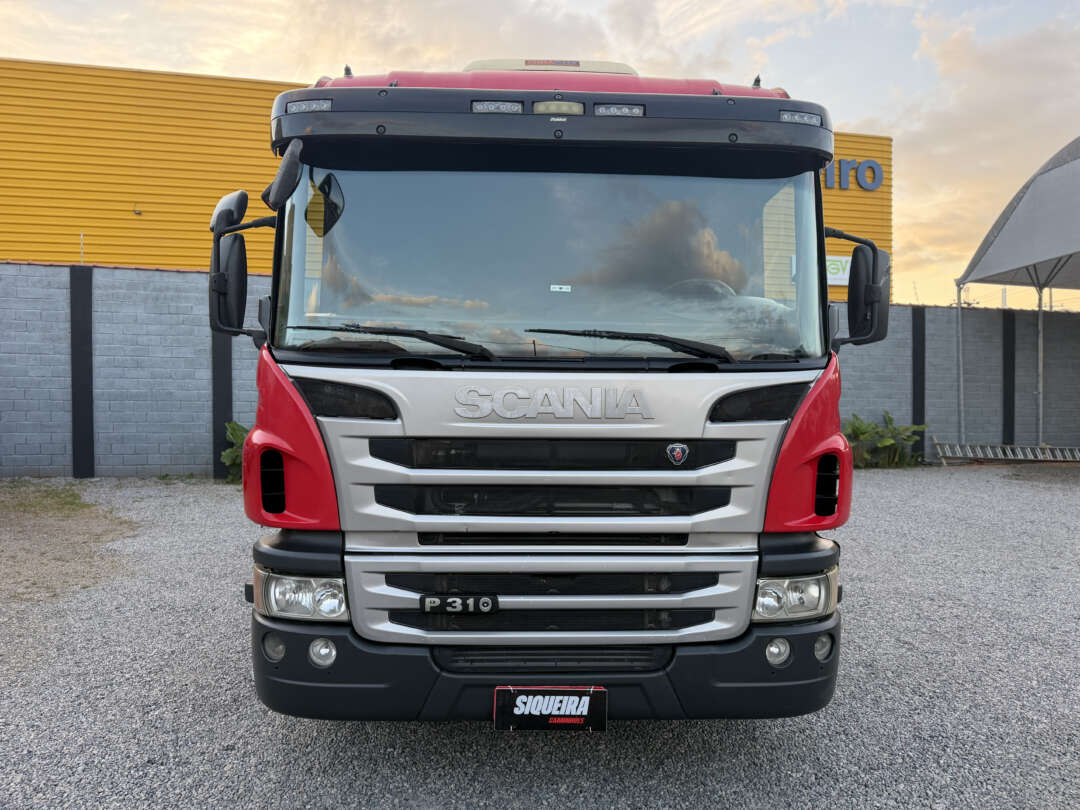 Caminhão SCANIA P310 Chassis ANO 2013 de Siqueira Caminhões em São Paulo