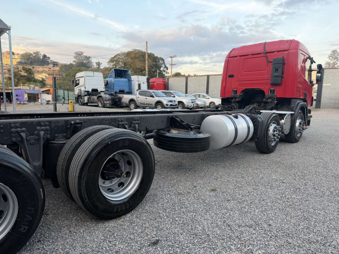 Caminhão SCANIA P310 Chassis ANO 2013 de Siqueira Caminhões em São Paulo