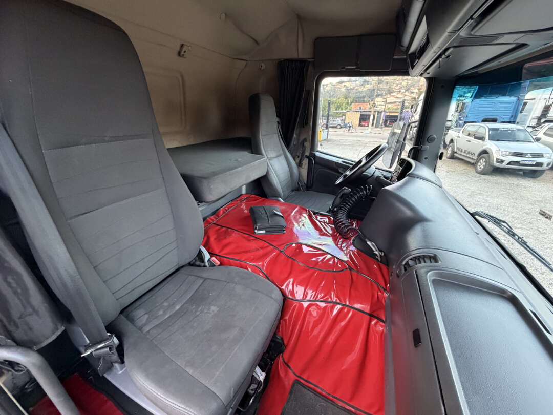 Caminhão SCANIA P310 Chassis ANO 2013 de Siqueira Caminhões em São Paulo