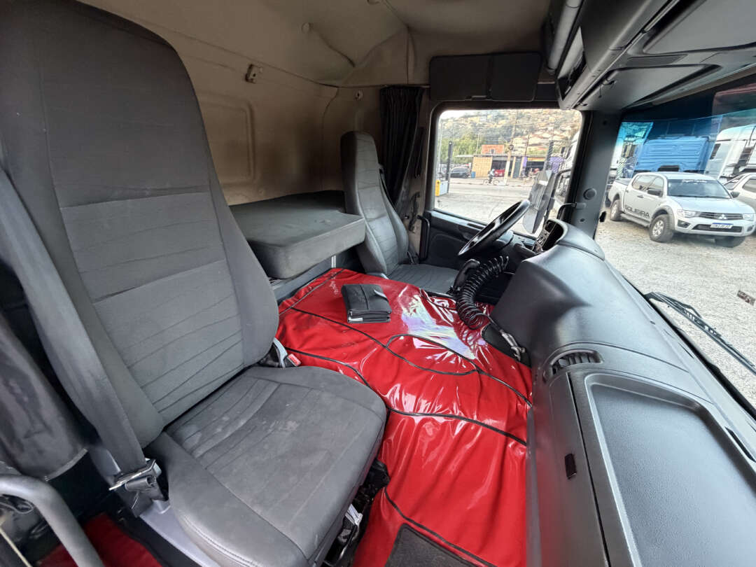 Caminhão SCANIA P310 Chassis ANO 2013 de Siqueira Caminhões em São Paulo