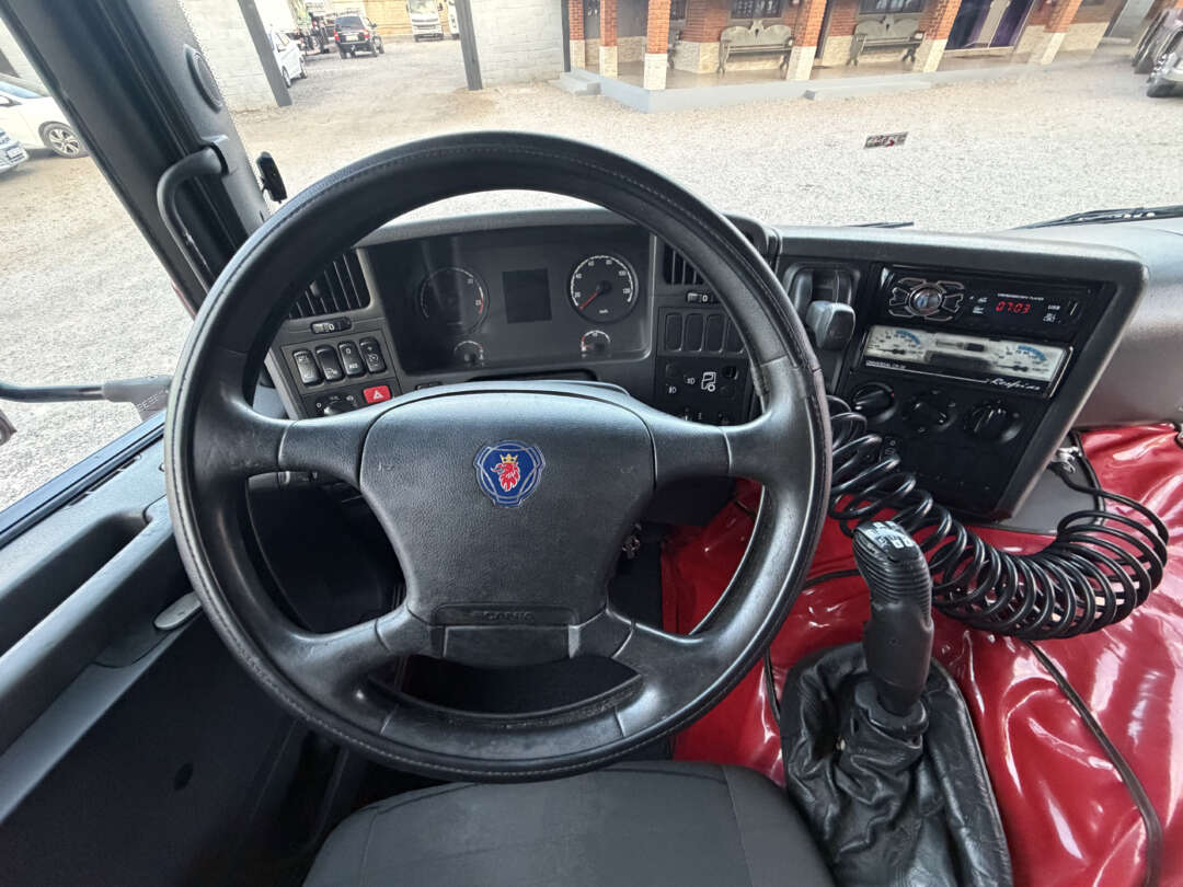 Caminhão SCANIA P310 Chassis ANO 2013 de Siqueira Caminhões em São Paulo
