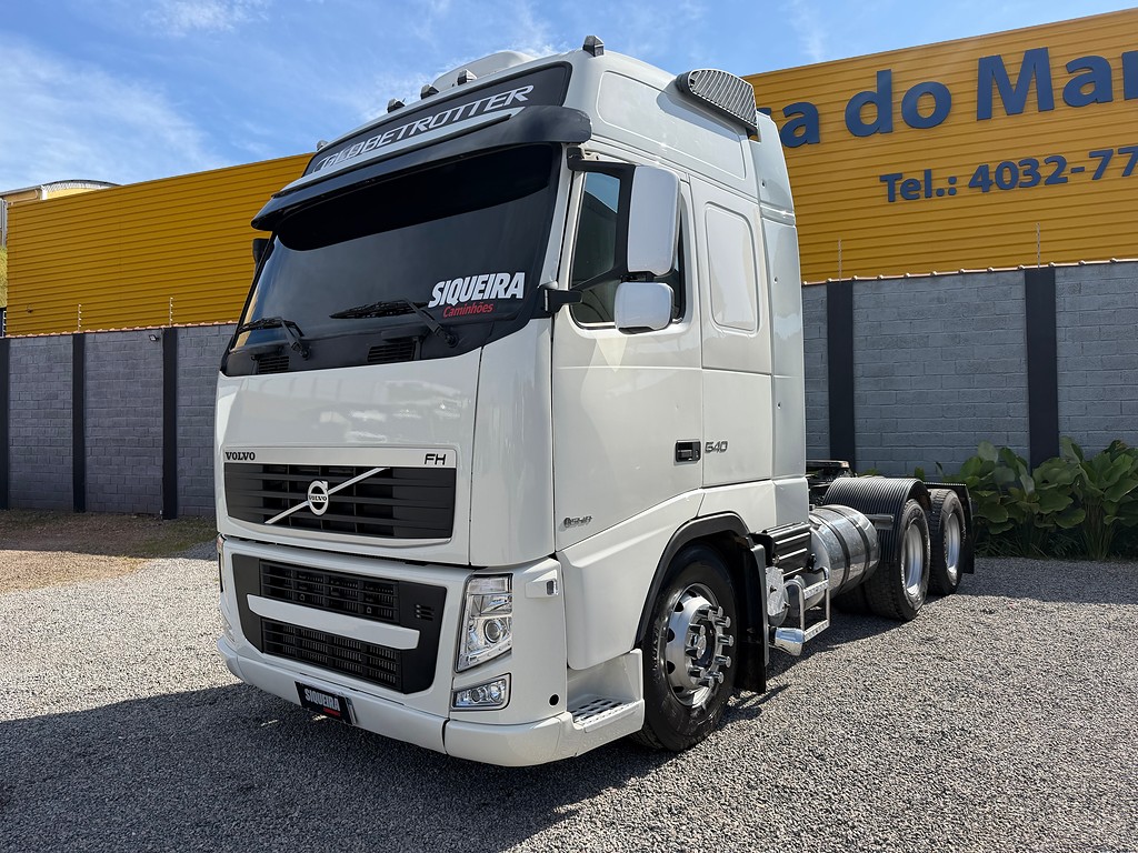 Caminhão VOLVO FH 540 Cavalo Mecânico ANO 2014 de Siqueira Caminhões em São Paulo