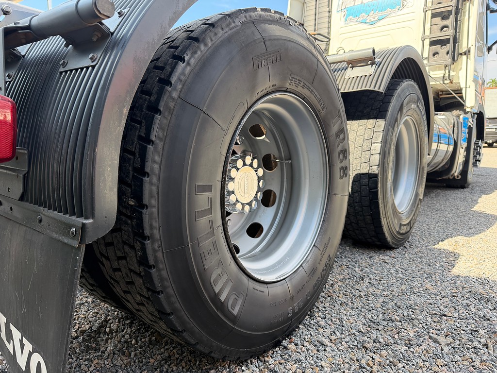 Caminhão VOLVO FH 540 Cavalo Mecânico ANO 2014 de Siqueira Caminhões em São Paulo