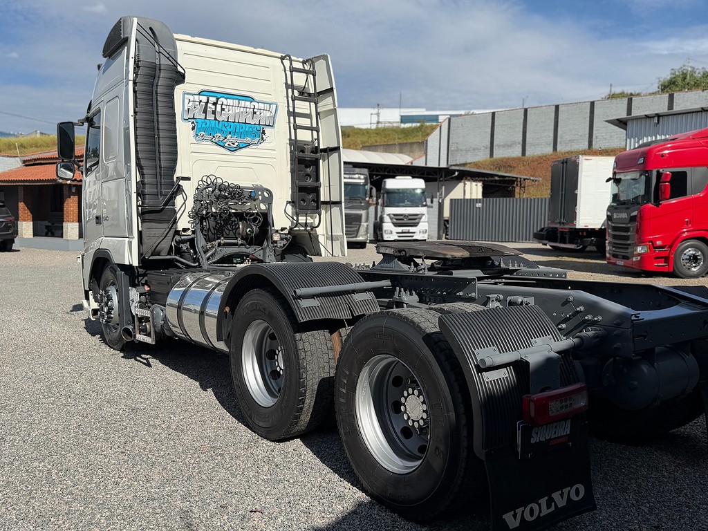 Caminhão VOLVO FH 540 Cavalo Mecânico ANO 2014 de Siqueira Caminhões em São Paulo
