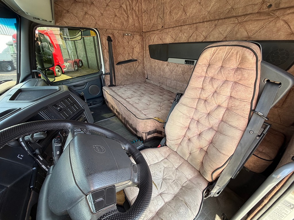 Caminhão VOLVO FH 540 Cavalo Mecânico ANO 2014 de Siqueira Caminhões em São Paulo