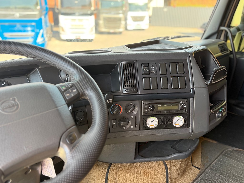 Caminhão VOLVO FH 540 Cavalo Mecânico ANO 2014 de Siqueira Caminhões em São Paulo