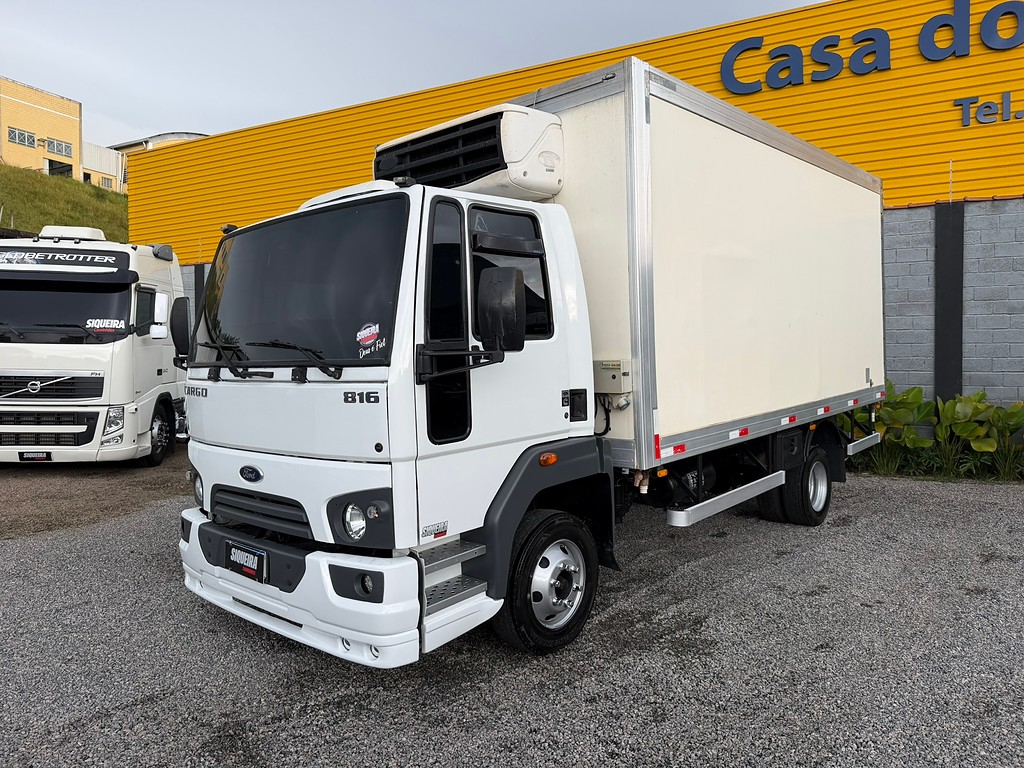 Caminhão FORD CARGO 816 Baú Frigorífico ANO 2016 de Siqueira Caminhões em São Paulo