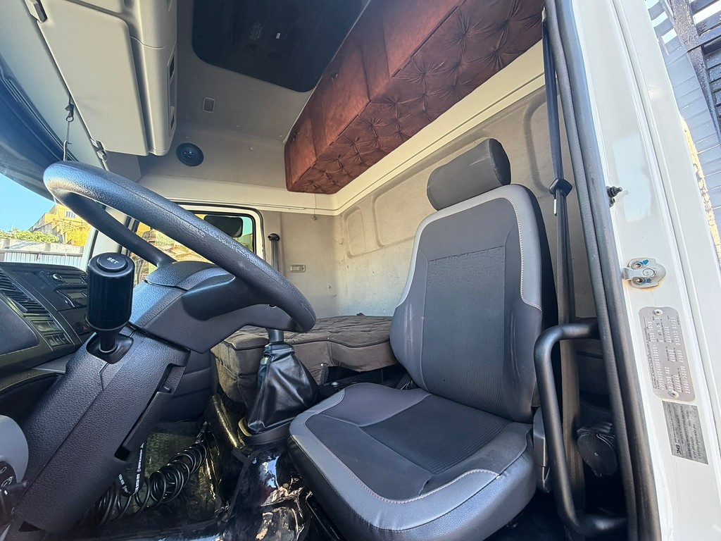 Caminhão VOLKSWAGEN VW 30330 Graneleiro ANO 2022 de Siqueira Caminhões em São Paulo