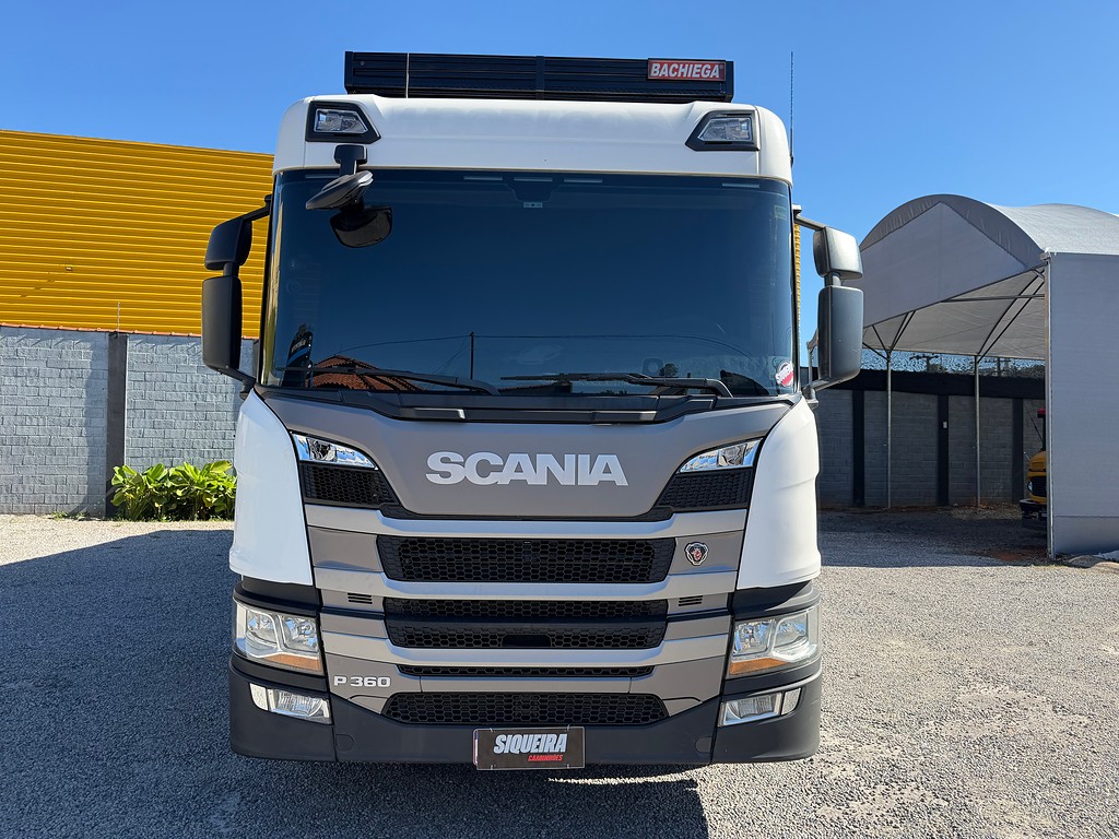 Caminhão SCANIA P360 Outras ANO 2022 de Siqueira Caminhões em São Paulo