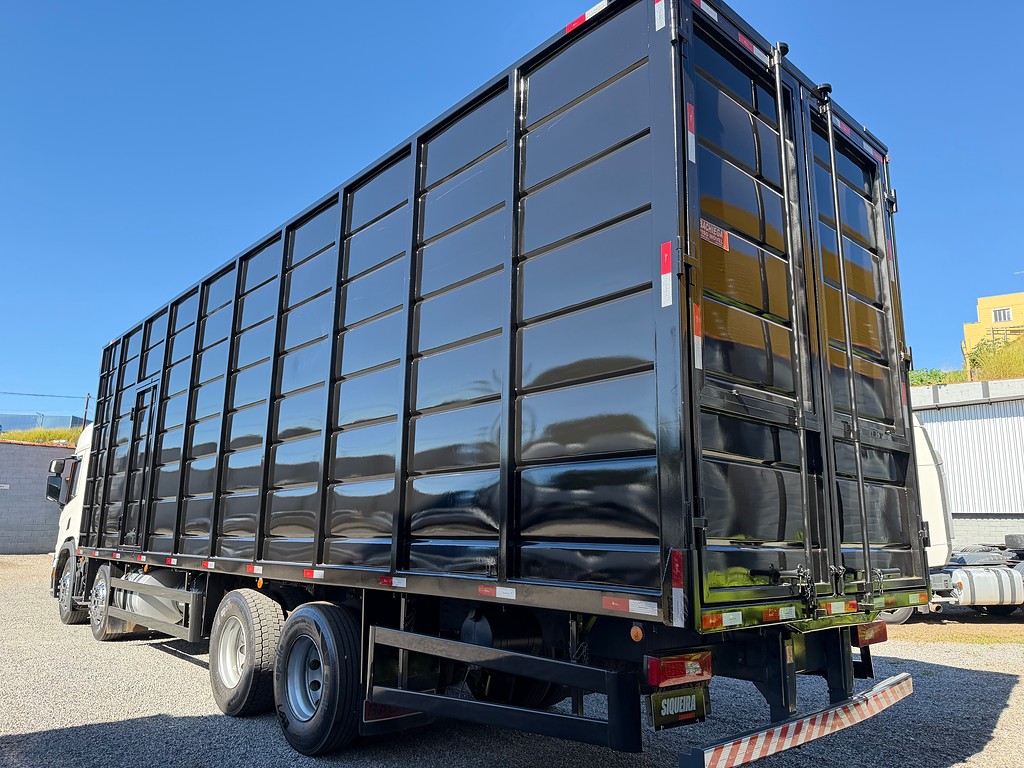 Caminhão SCANIA P360 Outras ANO 2022 de Siqueira Caminhões em São Paulo