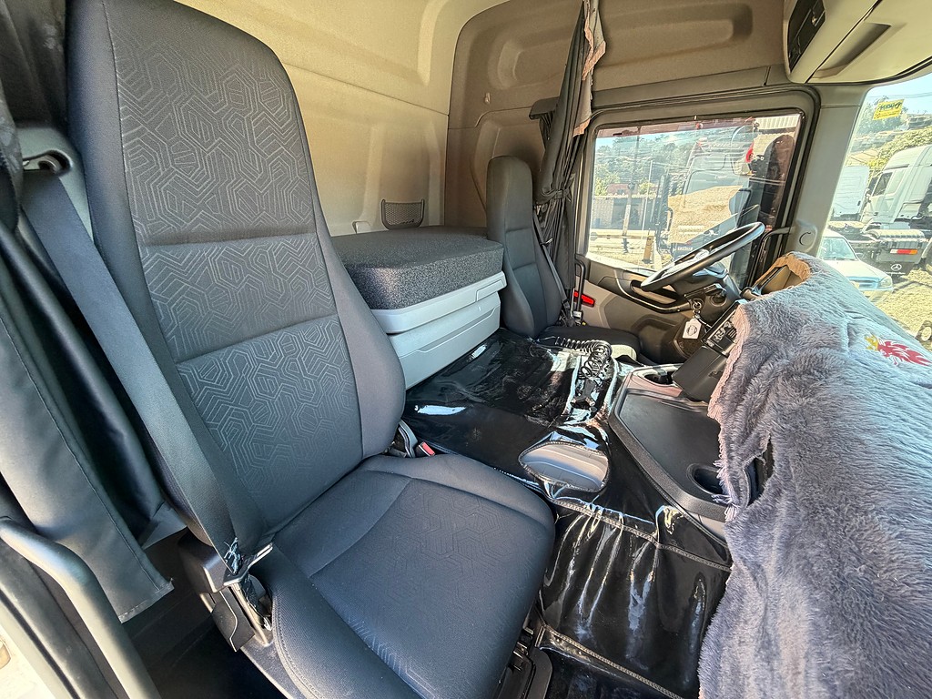 Caminhão SCANIA P360 Outras ANO 2022 de Siqueira Caminhões em São Paulo