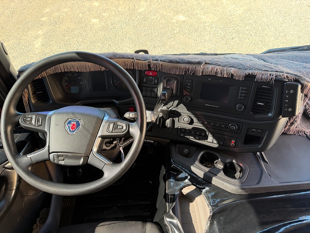 Caminhão SCANIA P360 Outras ANO 2022 de Siqueira Caminhões em São Paulo