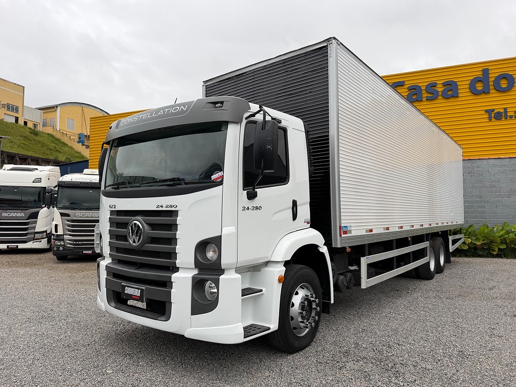 Caminhão VOLKSWAGEN VW 24280 Baú Furgão + Plataforma Elevatória ANO 2023 de Siqueira Caminhões em São Paulo