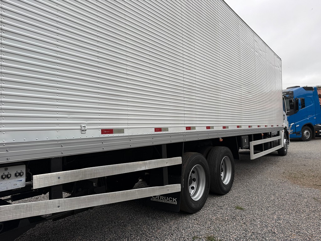 Caminhão VOLKSWAGEN VW 24280 Baú Furgão + Plataforma Elevatória ANO 2023 de Siqueira Caminhões em São Paulo
