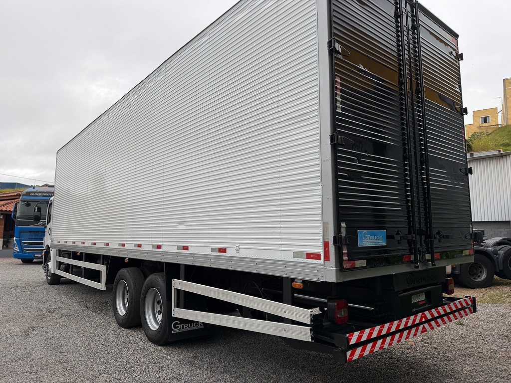 Caminhão VOLKSWAGEN VW 24280 Baú Furgão + Plataforma Elevatória ANO 2023 de Siqueira Caminhões em São Paulo