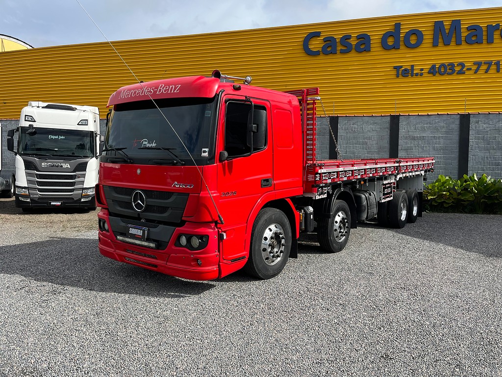 Caminhão MERCEDES BENZ MB 3026 Carga Seca ANO 2018 de Siqueira Caminhões em São Paulo