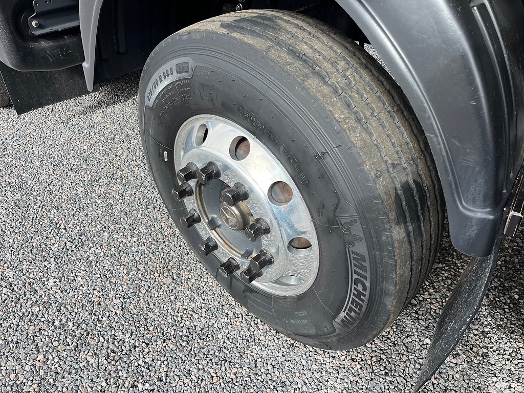 Caminhão MERCEDES BENZ MB 3026 Carga Seca ANO 2018 de Siqueira Caminhões em São Paulo