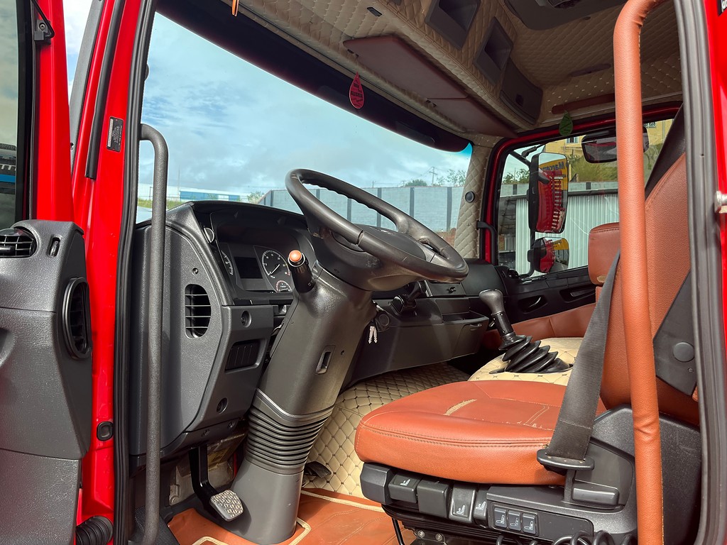 Caminhão MERCEDES BENZ MB 3026 Carga Seca ANO 2018 de Siqueira Caminhões em São Paulo
