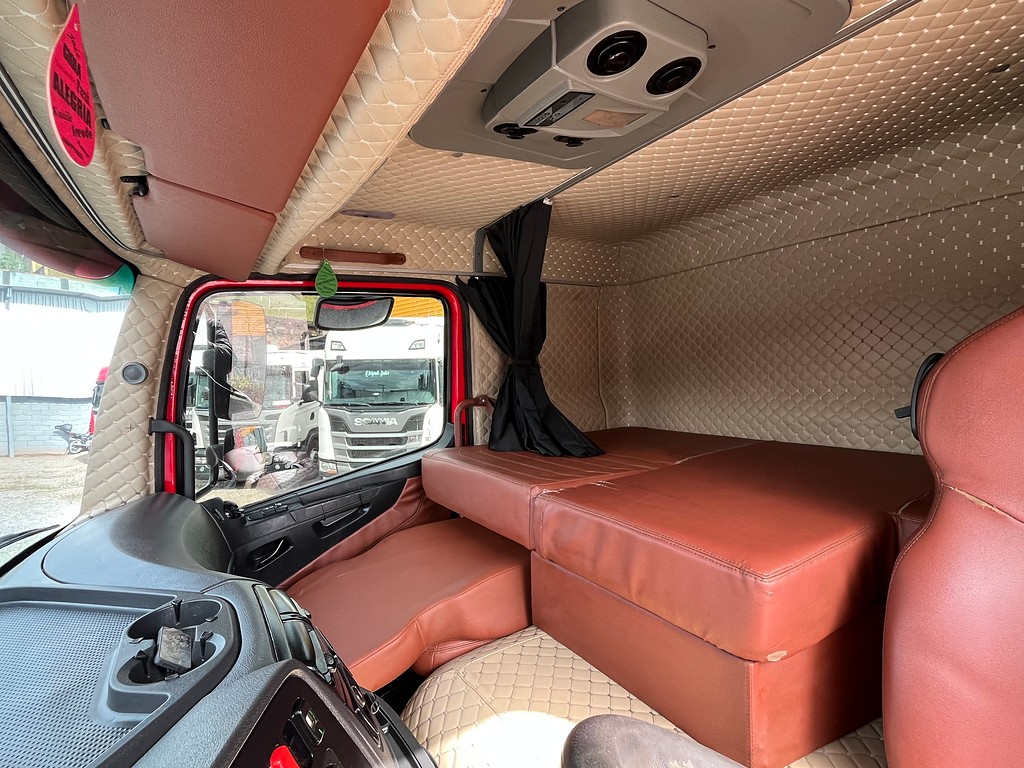 Caminhão MERCEDES BENZ MB 3026 Carga Seca ANO 2018 de Siqueira Caminhões em São Paulo