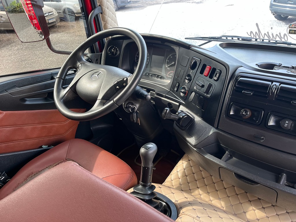 Caminhão MERCEDES BENZ MB 3026 Carga Seca ANO 2018 de Siqueira Caminhões em São Paulo