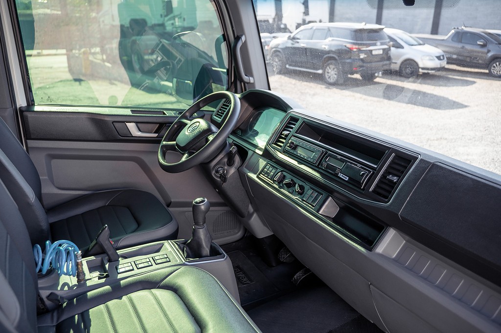 Caminhão VOLKSWAGEN VW 11180 Baú Furgão ANO 2023 de Siqueira Caminhões em São Paulo