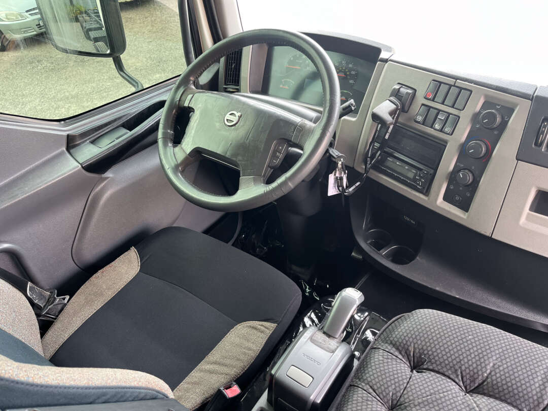 Caminhão VOLVO VM 330 Chassis ANO 2015 de Siqueira Caminhões em São Paulo