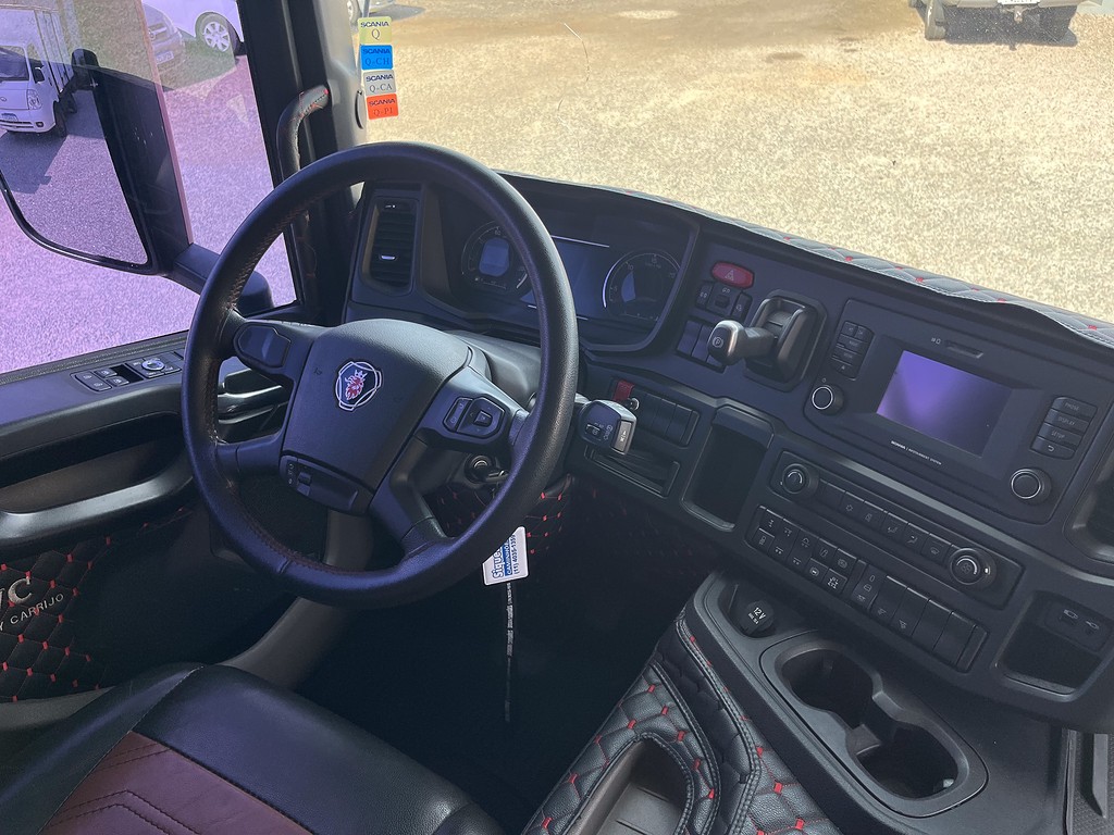 Caminhão SCANIA P360 Baú Furgão ANO 2024 de Siqueira Caminhões em São Paulo
