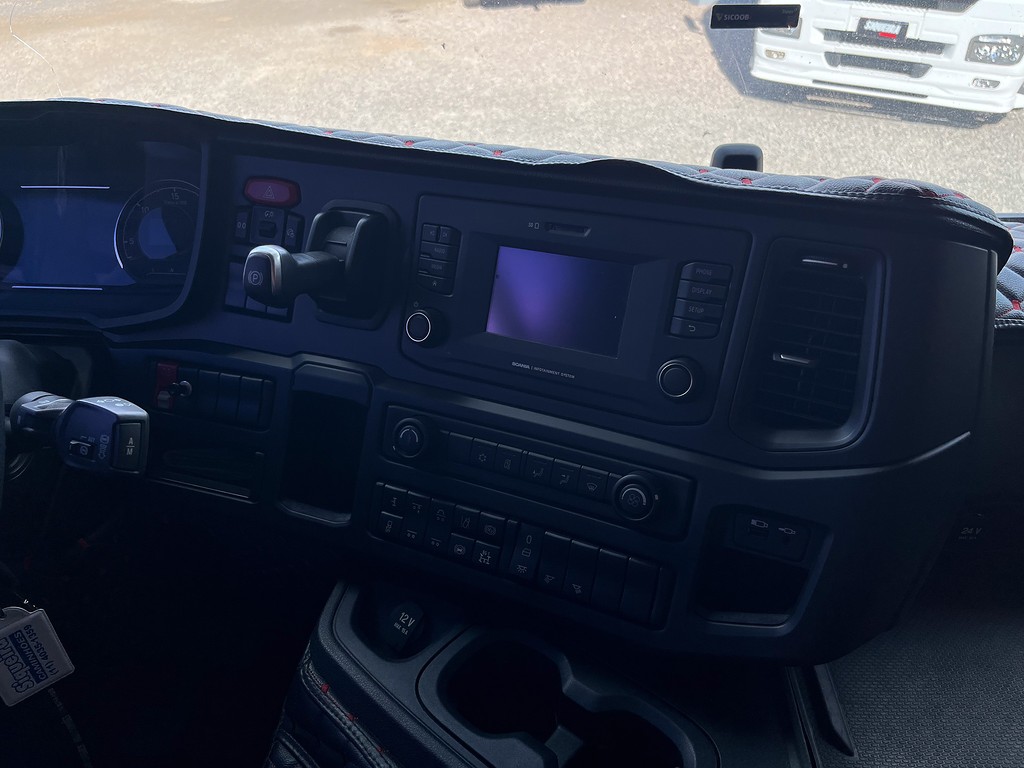 Caminhão SCANIA P360 Baú Furgão ANO 2024 de Siqueira Caminhões em São Paulo