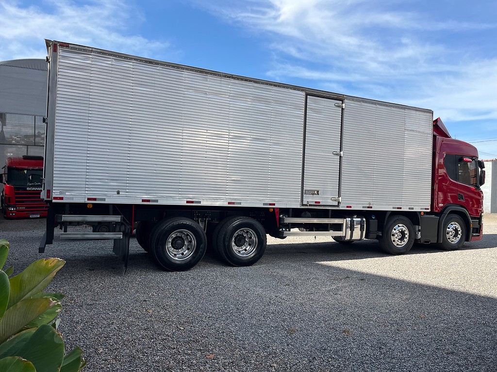 Caminhão SCANIA P360 Baú Furgão ANO 2024 de Siqueira Caminhões em São Paulo