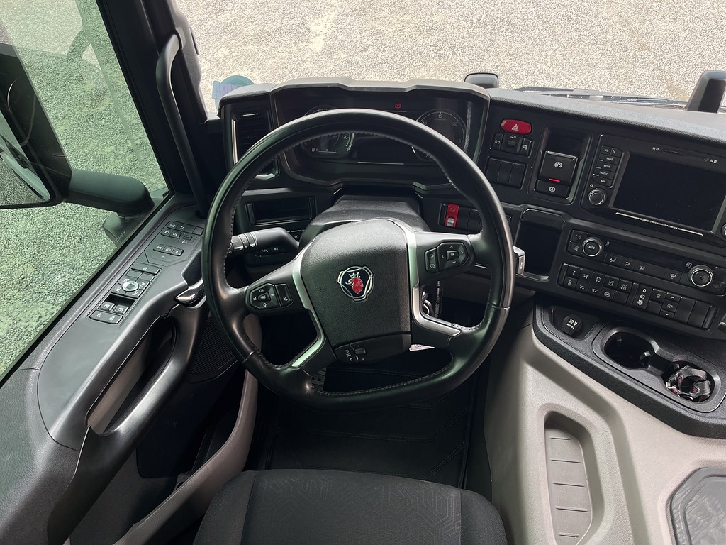 Caminhão SCANIA 320 Baú Furgão ANO 2024 de Siqueira Caminhões em São Paulo