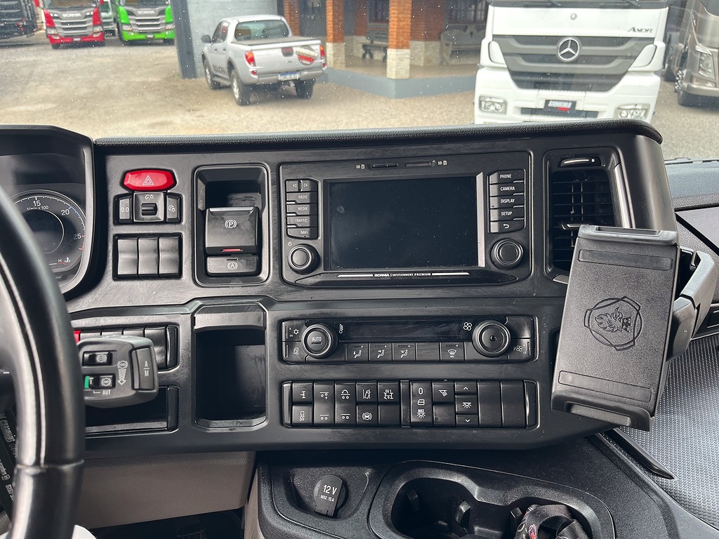 Caminhão SCANIA 320 Baú Furgão ANO 2024 de Siqueira Caminhões em São Paulo