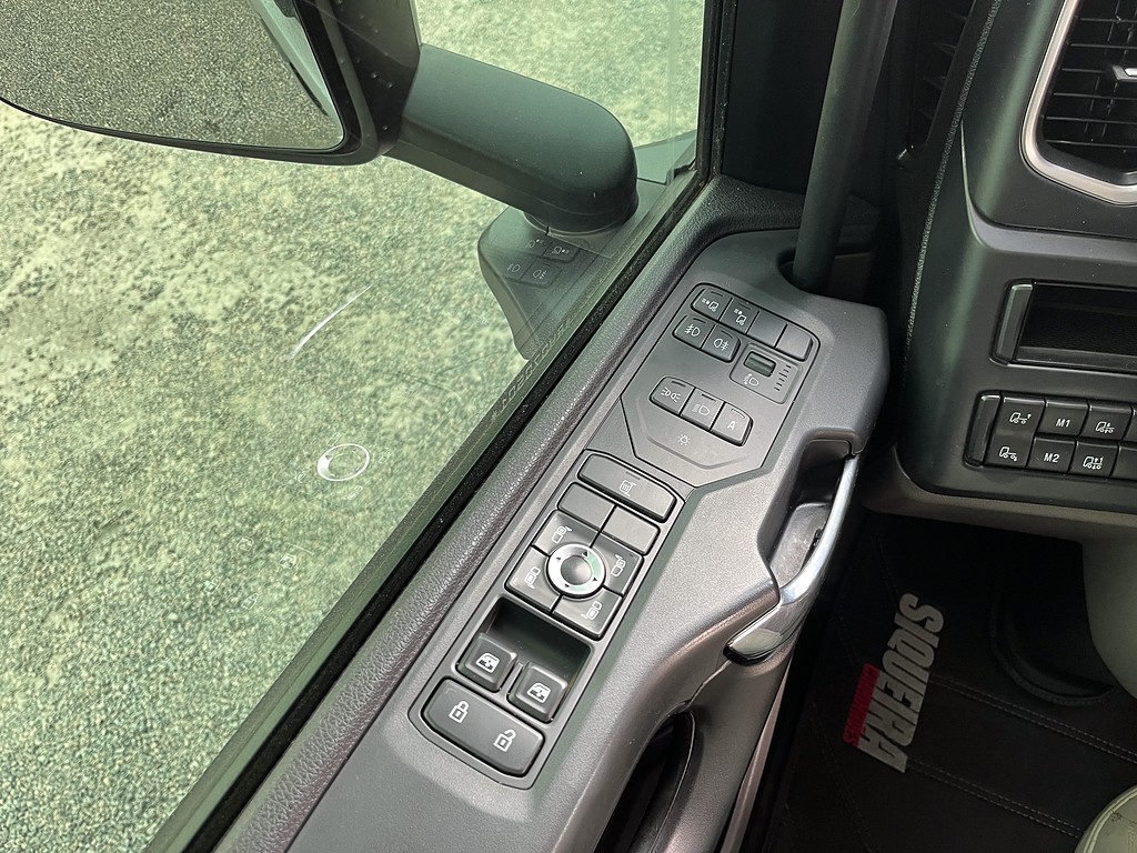 Caminhão SCANIA 320 Baú Furgão ANO 2024 de Siqueira Caminhões em São Paulo