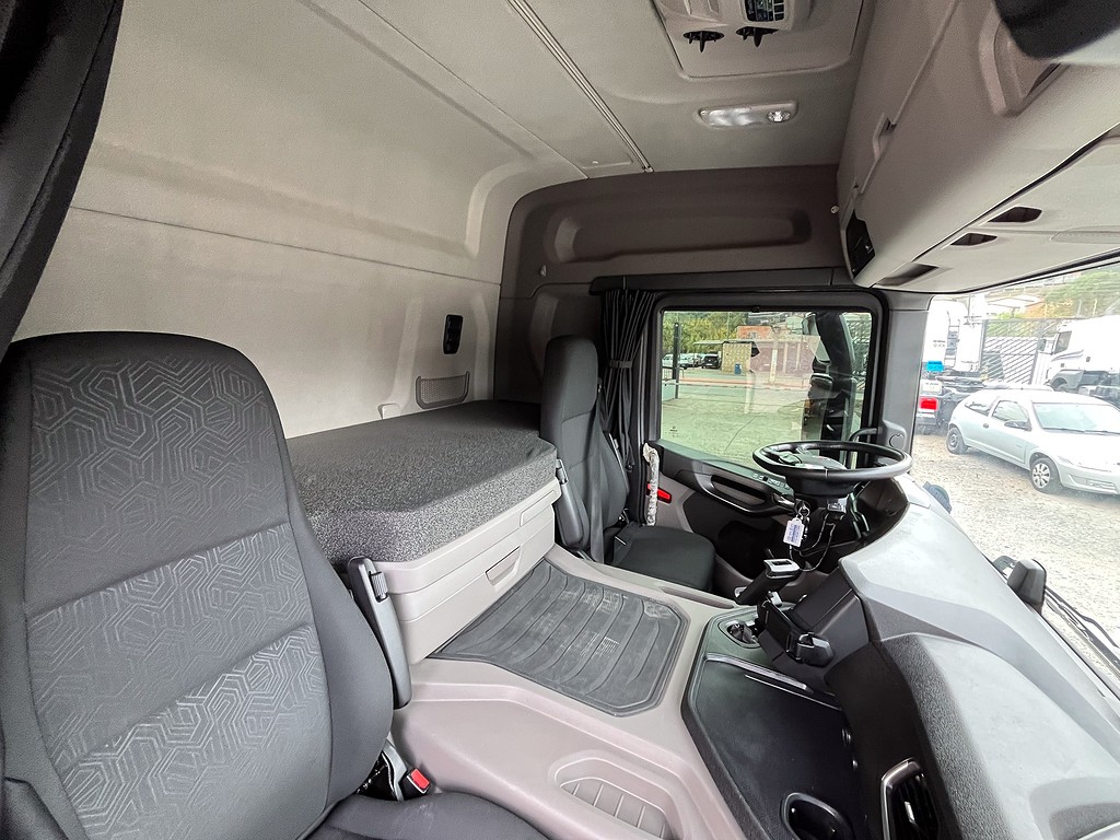 Caminhão SCANIA 320 Baú Furgão ANO 2024 de Siqueira Caminhões em São Paulo