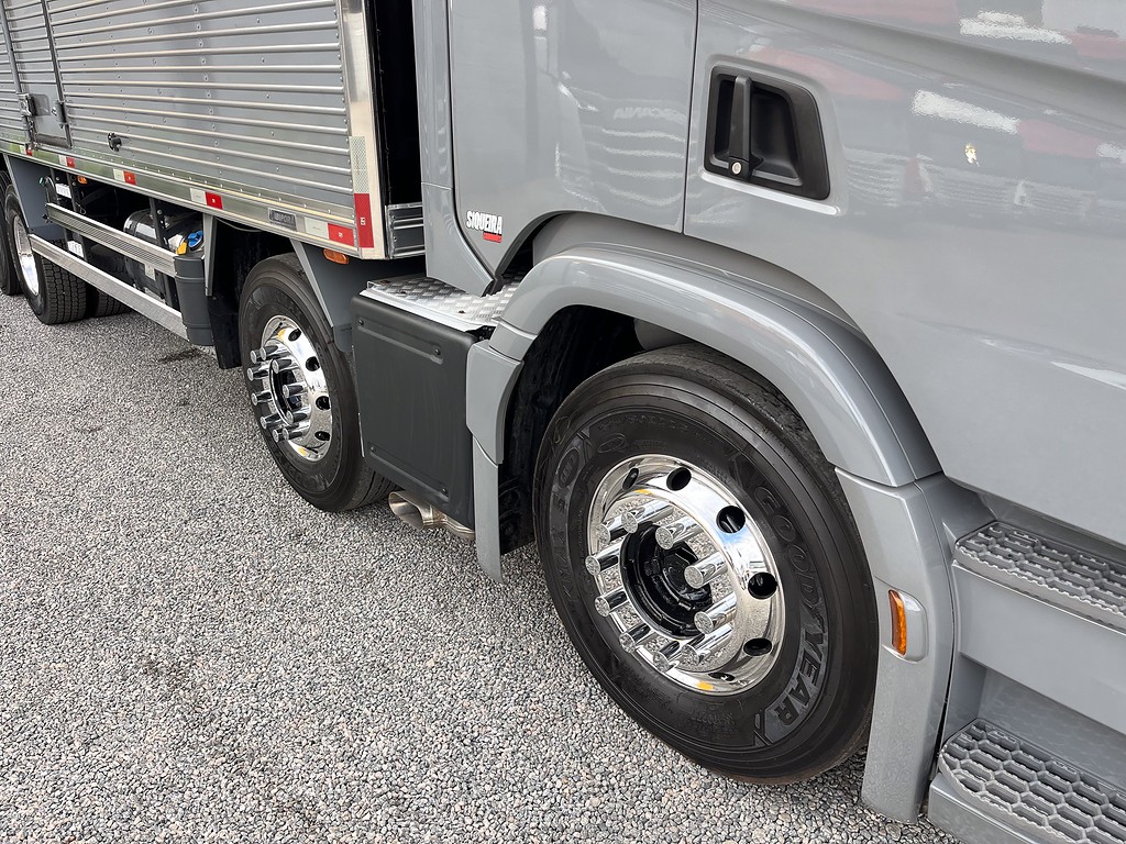 Caminhão SCANIA 320 Baú Furgão ANO 2024 de Siqueira Caminhões em São Paulo