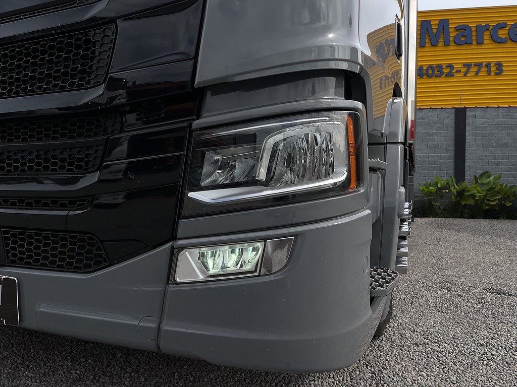 Caminhão SCANIA 320 Baú Furgão ANO 2024 de Siqueira Caminhões em São Paulo
