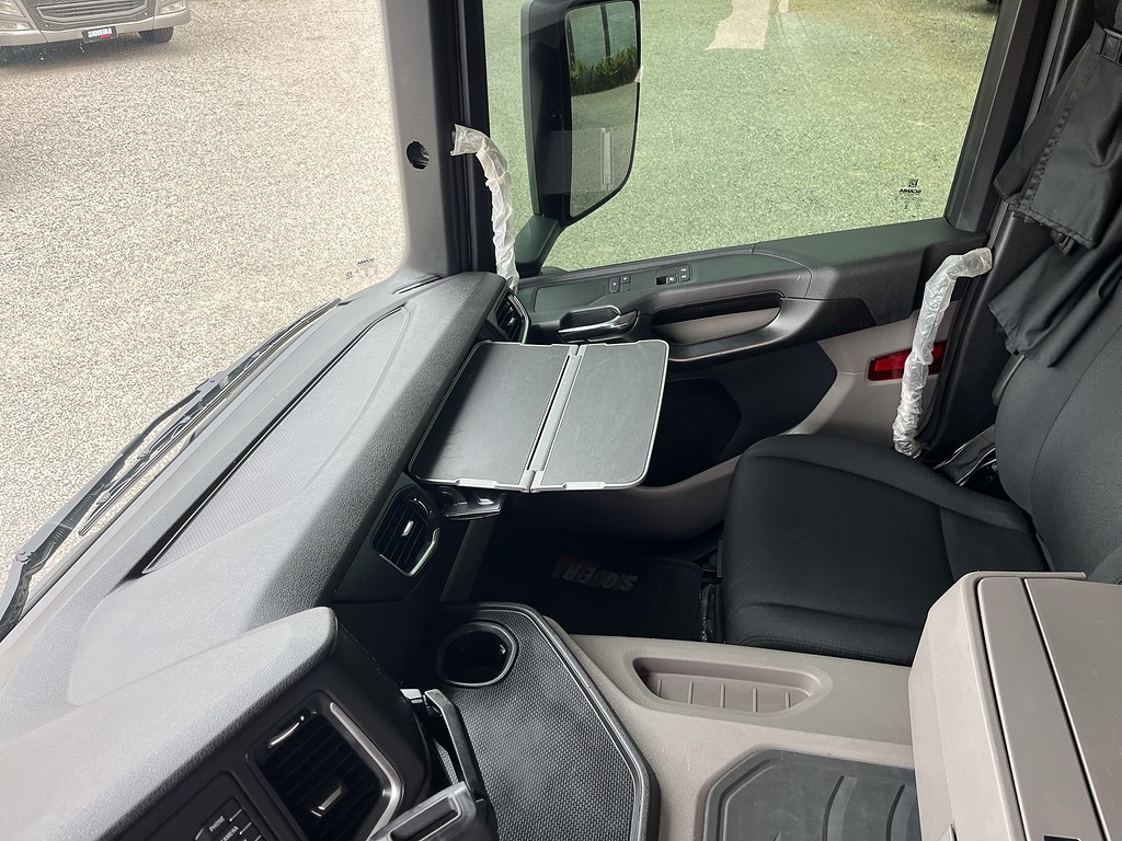 Caminhão SCANIA 320 Baú Furgão ANO 2024 de Siqueira Caminhões em São Paulo