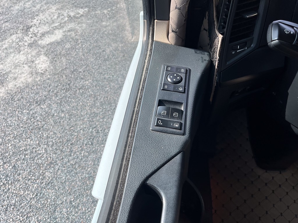 Caminhão MERCEDES BENZ MB 2653 Cavalo Mecânico ANO 2022 de Siqueira Caminhões em São Paulo