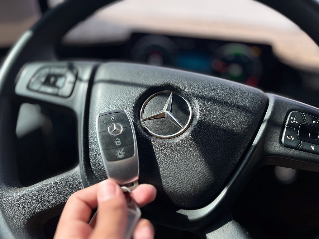 Caminhão MERCEDES BENZ MB 2653 Cavalo Mecânico ANO 2022 de Siqueira Caminhões em São Paulo