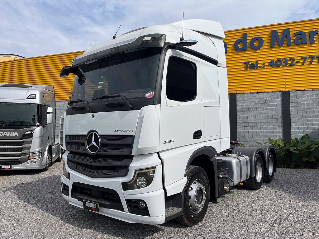 Caminhão MERCEDES BENZ MB 2653 Cavalo Mecânico ANO 2022 de Siqueira Caminhões em São Paulo