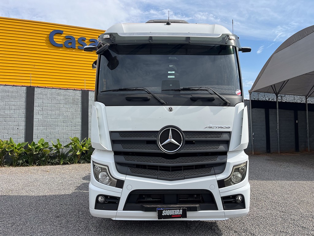 Caminhão MERCEDES BENZ MB 2653 Cavalo Mecânico ANO 2022 de Siqueira Caminhões em São Paulo
