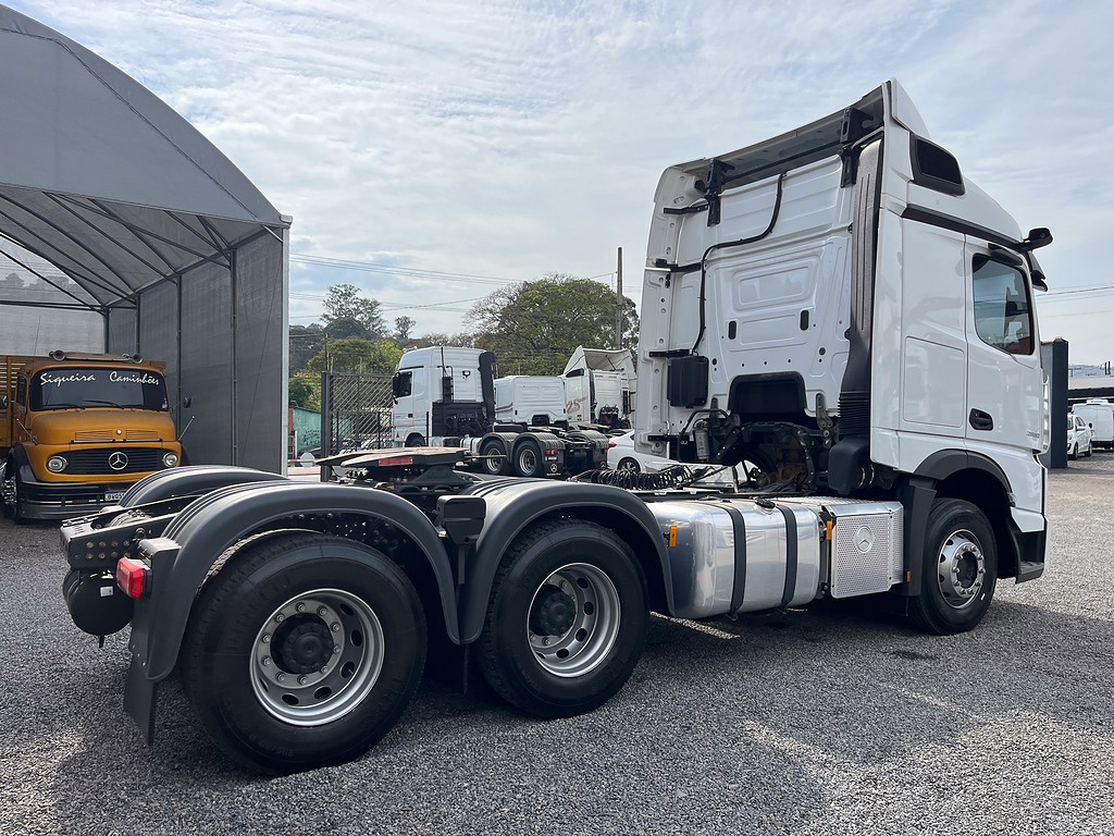 Caminhão MERCEDES BENZ MB 2653 Cavalo Mecânico ANO 2022 de Siqueira Caminhões em São Paulo