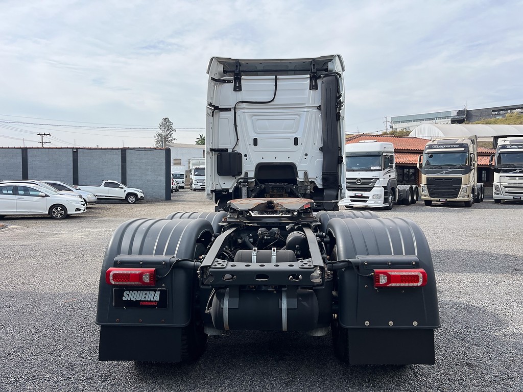 Caminhão MERCEDES BENZ MB 2653 Cavalo Mecânico ANO 2022 de Siqueira Caminhões em São Paulo