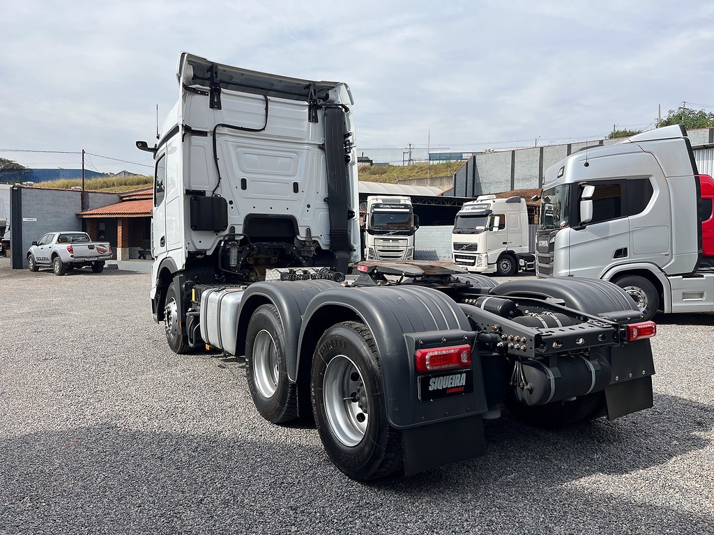 Caminhão MERCEDES BENZ MB 2653 Cavalo Mecânico ANO 2022 de Siqueira Caminhões em São Paulo